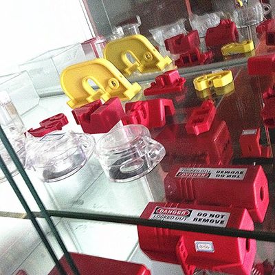 Electrical Push Emergency Stop Button Circuit Breaker Lockout supplier